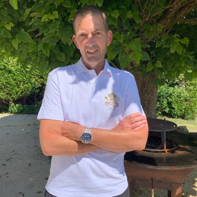 Polo Officiel Magic Kitchen – Blanc Signature